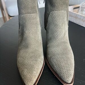 Vince Camuto Suede Women's Ankle Boots, size 6.5 Dark green